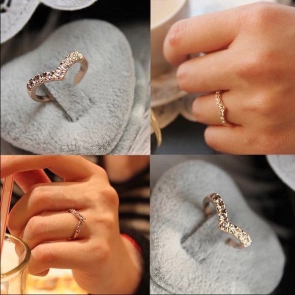 Jewelry - Heart Shaped Crystal Ring